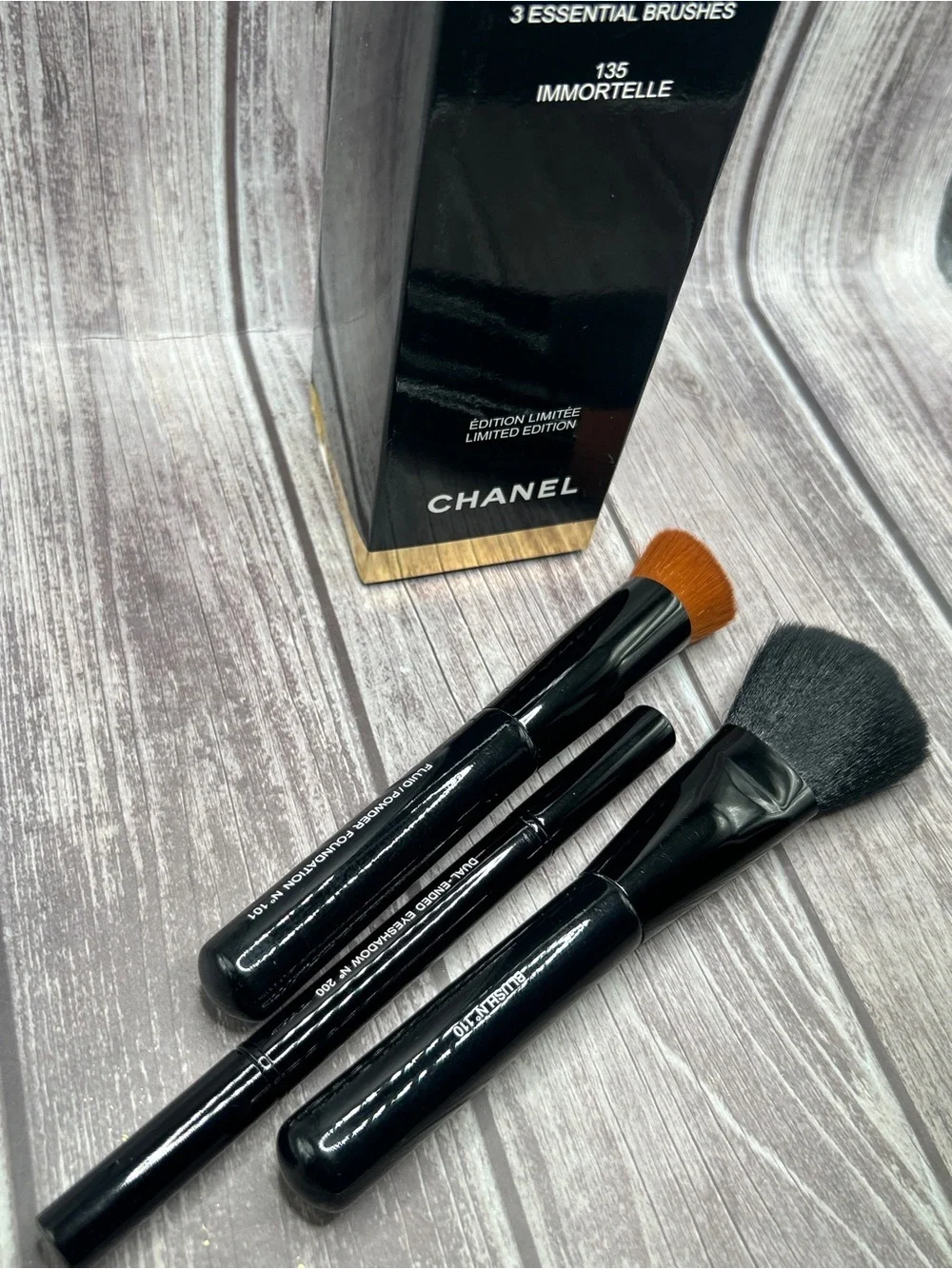 NIB CHANEL Limited Edition Set of 3 Makeup Brushes w/ Case Purple 135 Immortelle